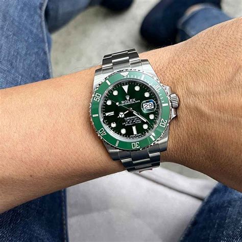 Everything You Need To Know About The Rolex 'Hulk' Submariner .